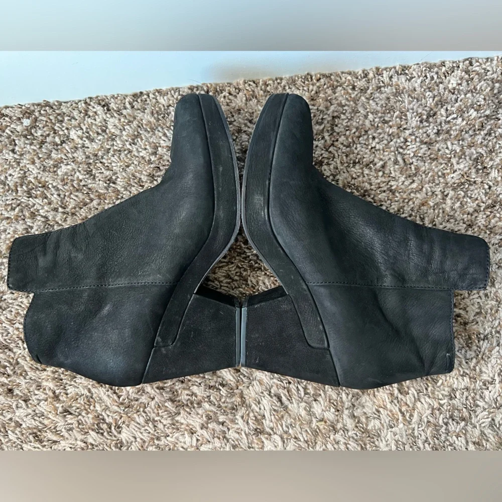 Eileen Fisher black brushed leather chunky heel ankle boots Women’s size 9